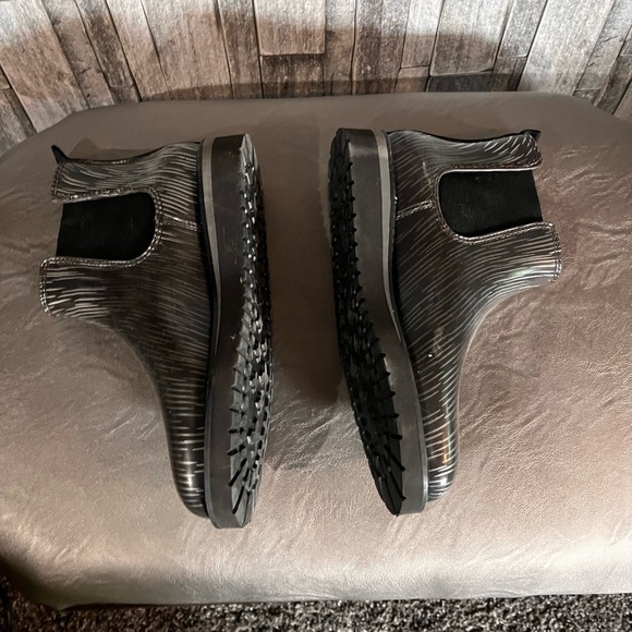 Women’s Black and Gray Rain Booties - Picture 2 of 3